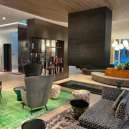 279 Expositon Center Galluswarte Main Train Station *