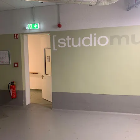 279 Expositon Center Galluswarte Main Train Station * Frankfurt am Main